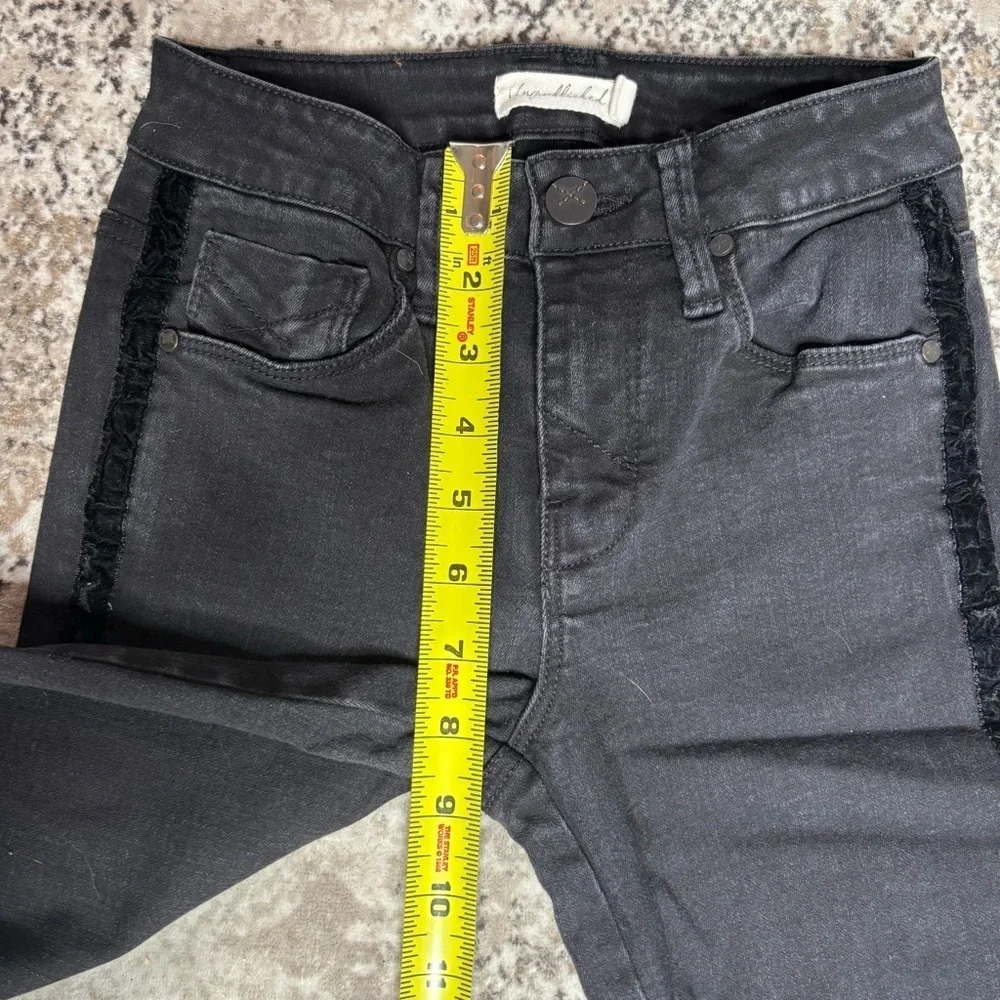 Unpublished Women's Black Washed Out Skinny Jeans Side Embroidered  Size 24
